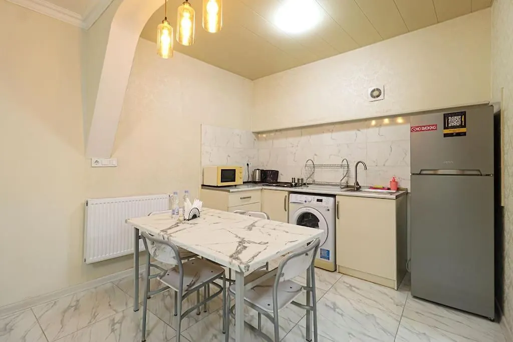 Spacious Stay In Sololaki District Tbilisi